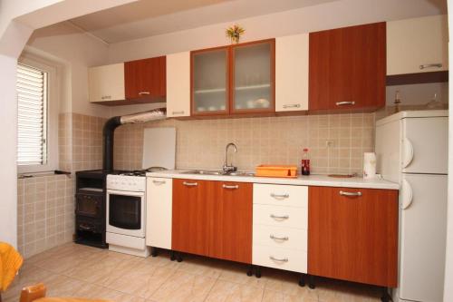 Apartments by the sea Kustici Pag - 6355 - image 3