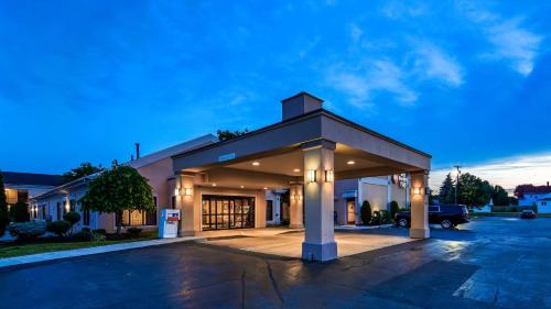 Best Western Galleria Inn & Suites - Hotel - Cheektowaga