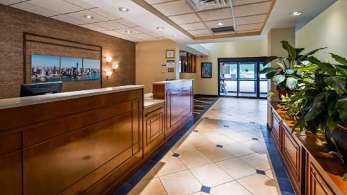 Best Western Galleria Inn & Suites