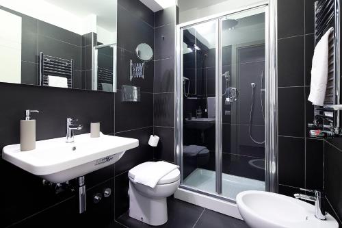 NearHome Smart Suites Guest House - image 12