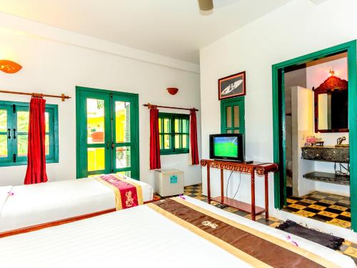 room detail thumbnail 2