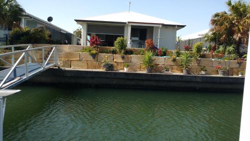 

M & T's Waterfront Bed & Breakfast