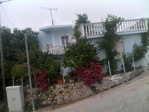 the blue house gîte à louer Agalás