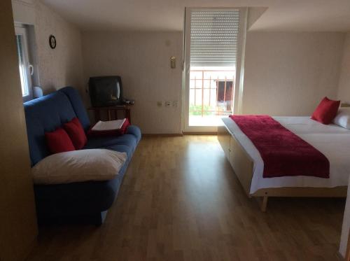  Apartments Pirovac in 22213 Pirovac