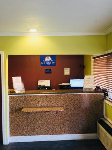Lobi, Americas Best Value Inn Visalia in Visalia (CA)