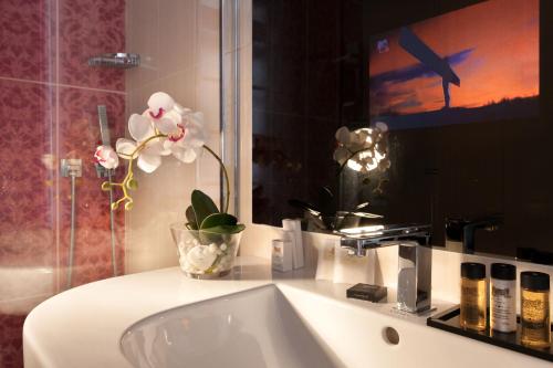 Aigle Noir Hôtel - image 2