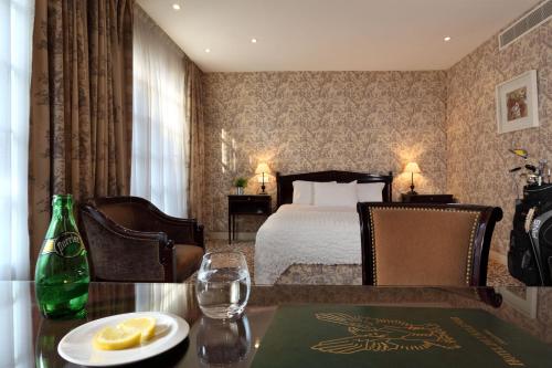 Aigle Noir Hôtel - main image