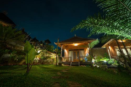 Mirah Guest House Room Type - Deluxe Double Room with Balcony