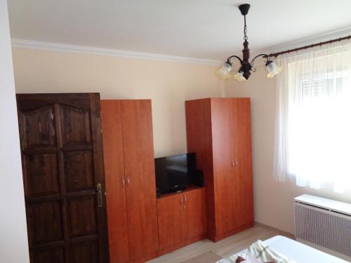 Otthon Apartman - image 10