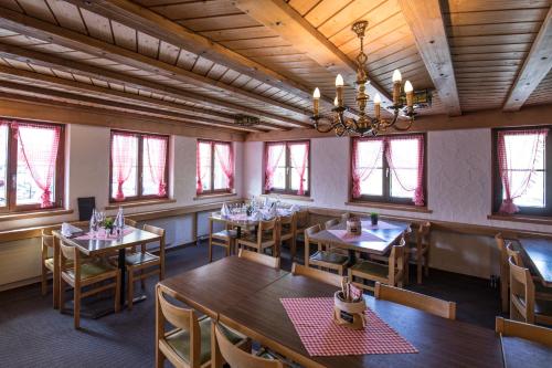 מסעדה, Berggasthaus Piz Calmot in אנדרמאט