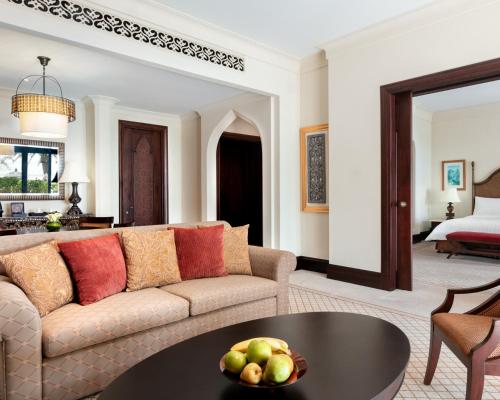 Shangri-La Hotel Qaryat Al Beri - image 7