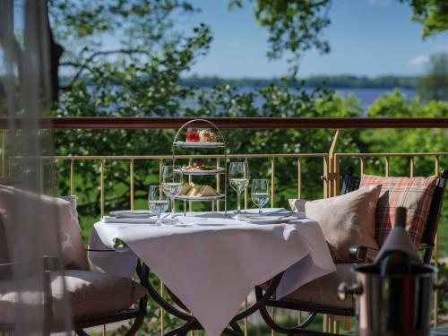 Romantik Hotel Jagdhaus Eiden am See Romantik Hotel Jagdhaus Eiden am See is conveniently located in the popular Bad Zwischenahn area. The hotel offers a wide range of amenities and perks to ensure you have a great time. All the necessar