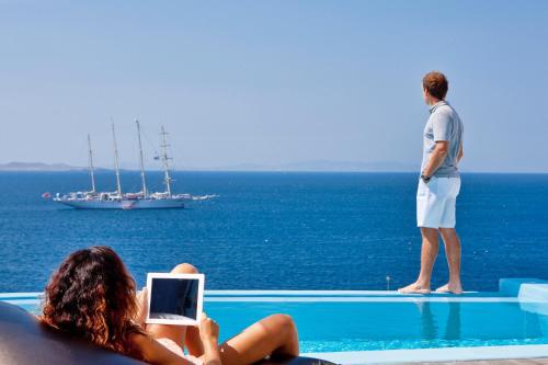 Kouros Hotel & Suites - image 12