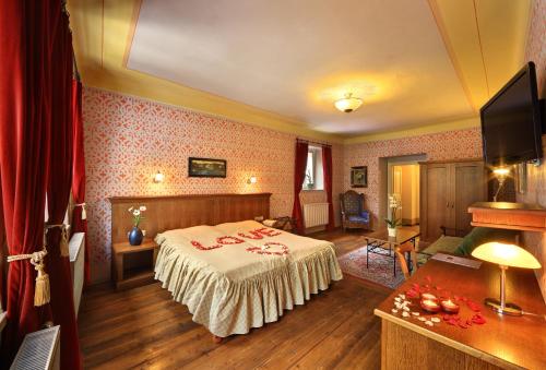 Deluxe Double Room with Castle View