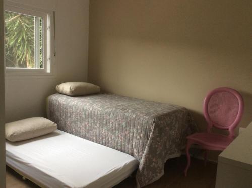 2 bedrooms, 4 beds