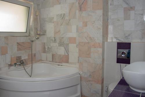 Amethyst House - image 10