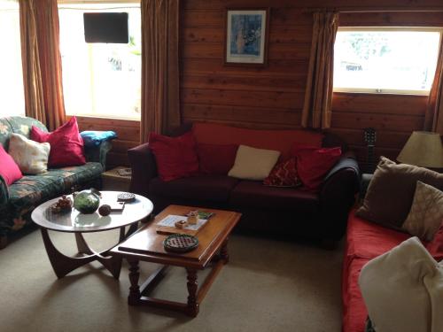 gedeelde lounge/tv-ruimte, The Lazy Cow Accommodation in Murchison gebied