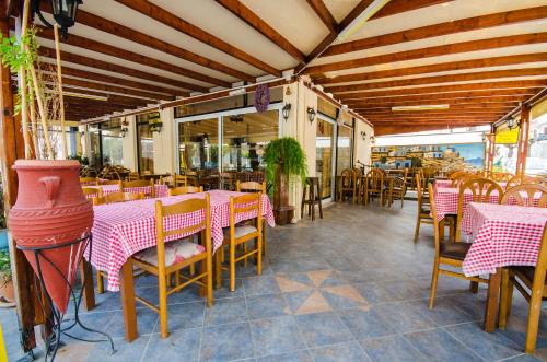 Olympia Hotel - image 12