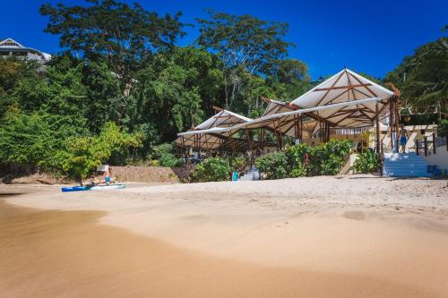 159671302 Bequia Beach Hotel - Luxury Boutique Resort