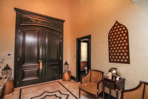 Five Bedroom Villa In Palm Jumeirah - Photo 3 of 38