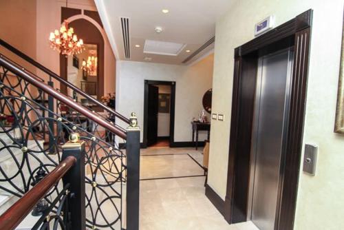 Five Bedroom Villa In Palm Jumeirah - Photo 2 of 38