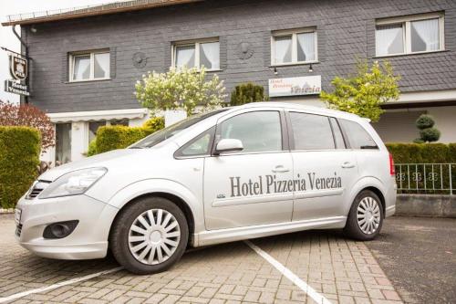 Hotel Pizzeria VENEZIA - Sohren