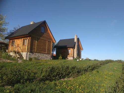 2 bedrooms, 6 beds
