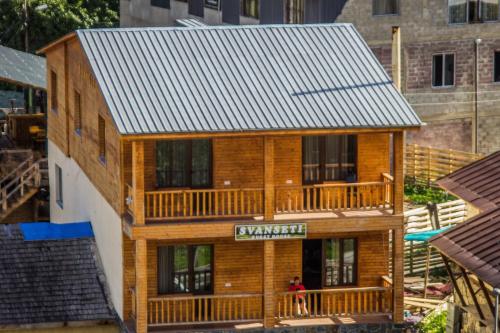 Bejárat, Hotel Svanseti in Mestia