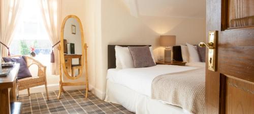 Glenmoriston Arms Hotel in Інверморістон