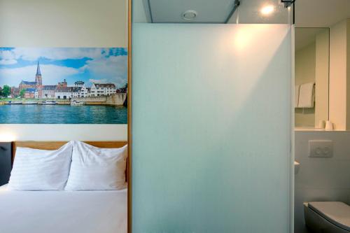 easyHotel Maastricht City Centre - image 11