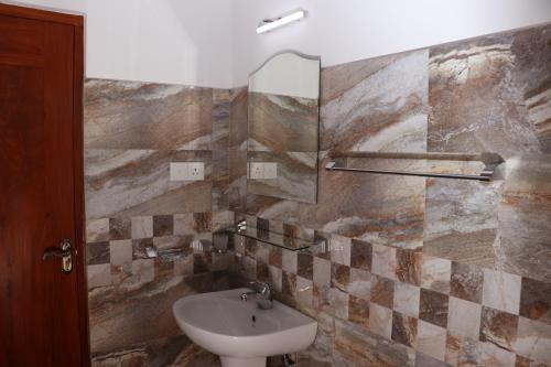 Standard Double Room image 10