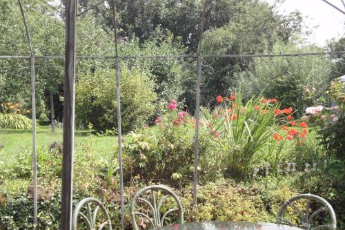 Exterior view, Couleurs et jardin in Mouroux