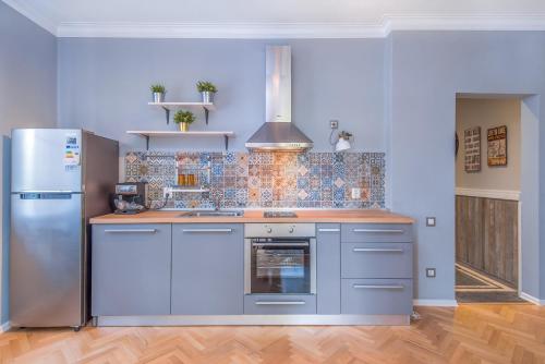 Dondukov Boulevard Two Bedroom Designer Suite, София (фото 4)