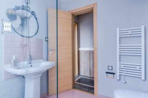 Dondukov Boulevard Two Bedroom Designer Suite, София (фото 10)