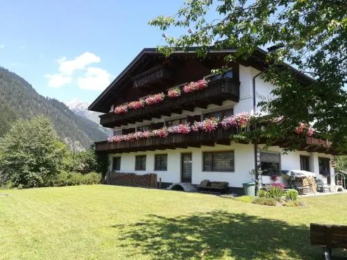 Haus Kristall in Bach, Österreich