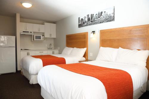 Chateau Motel - image 2