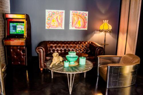 Hotel Lobby - image 4