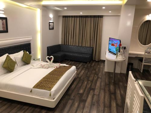 Deluxe King Suite image 1