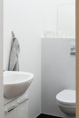 3 bedrooms, 4 beds