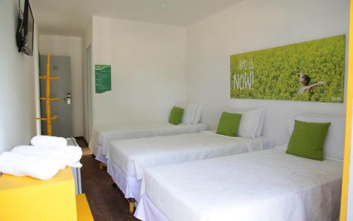 4 twin beds