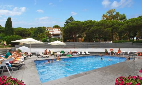 Summer Hotel - image 9
