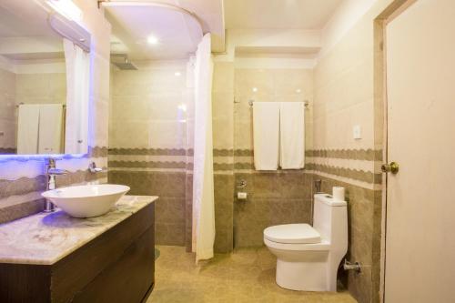 room detail thumbnail 2