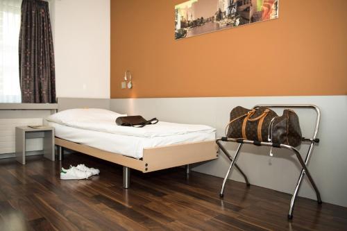 Single Room image 10