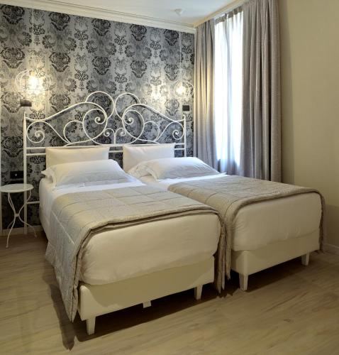 2 twin beds