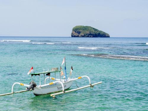 Beach, Alam Candi Dive Resort in Candidasa