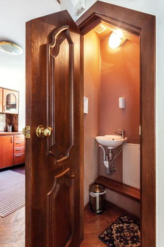 Classy Old Town Apartments by Reside Baltic