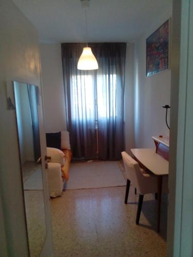  Stanza in Appartamento Condiviso Arredato (WOMEN ONLY / SOLO DONNE), Pension in Mailand