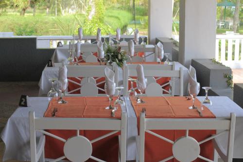 Restaurant, African Queen Lodge in Assinie