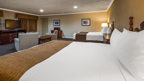 Best Western Lakewood Motor Inn