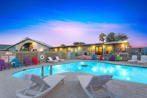 Hotel McCoy Tucson - Art, Coffee, Beer, Wine, Pool, Tucson